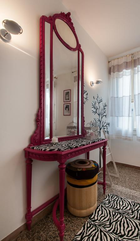 Ve-nice Suite Misericordia C2607B Venezia Camera foto